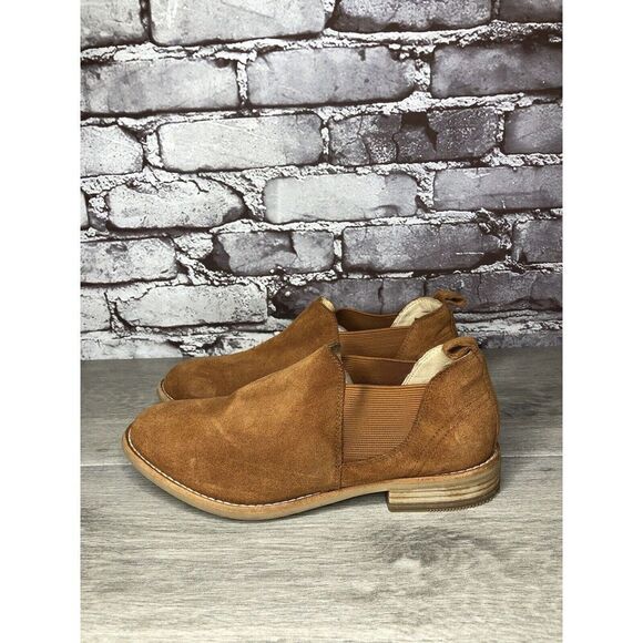 Clarks Camel Tan Suede Leather Block Heel Low Cut Booties Women Sz 7M US/37.5EU - Picture 1 of 16
